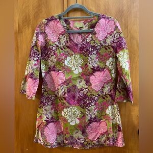 La Fiancée du Mekong Floral V-Neck Too with 3/4 Sleeves. Size small.